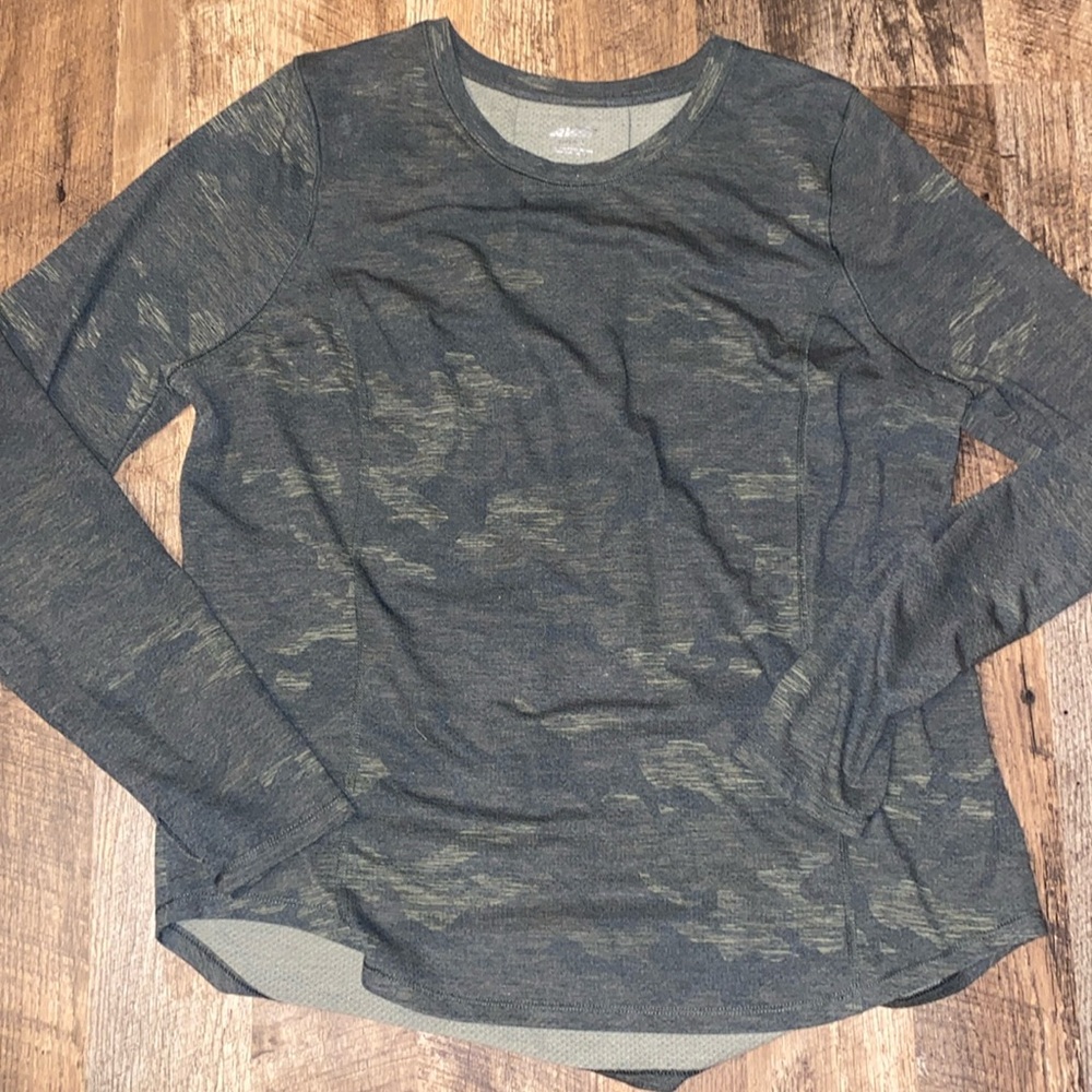 NWOT Avia Performance Long Sleeve Camouflage Performance T-Shirt for Women